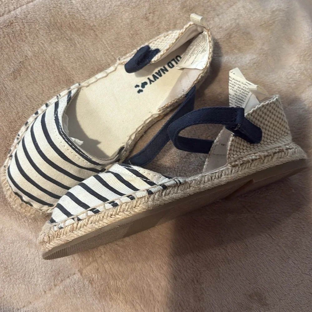 Old Navy Kids Navy and Cream Striped Sandals